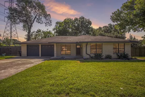 2902 Helberg Rd, Houston, TX 77092
