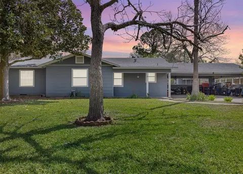 107 N River Dr, Columbus, TX 78934