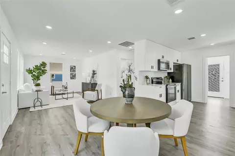 110 Harris Ct, Houston, TX 77009