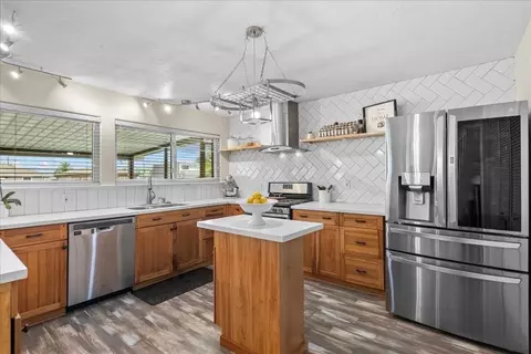 218 Barracuda St, Bayou Vista, TX 77563