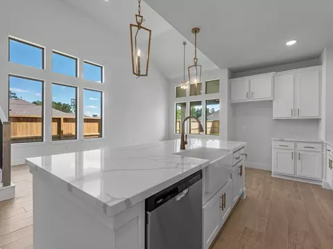 Kitchen - 305 Silver Sage St, Conroe, TX 77304 photo 3 of 3