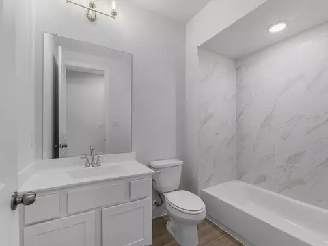 Bath - 305 Silver Sage St, Conroe, TX 77304 photo 2 of 3