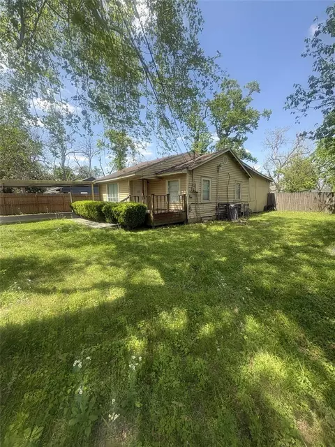 7405 Carothers St, Houston, TX 77028