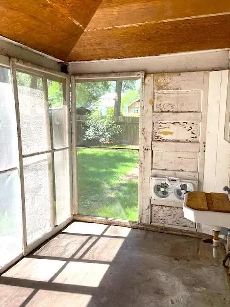 Exterior - 6211 Gresham St, Wallis, TX 77485 photo 2 of 12