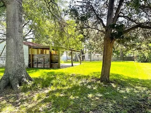 Exterior - 6211 Gresham St, Wallis, TX 77485 photo 7 of 12