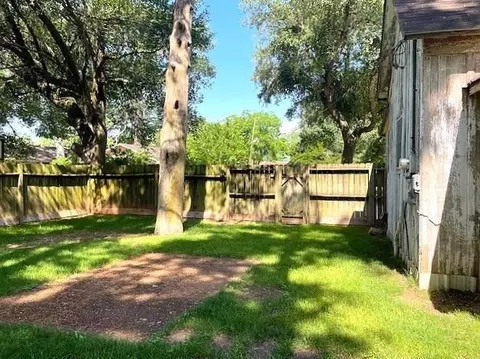 Exterior - 6211 Gresham St, Wallis, TX 77485 photo 10 of 12