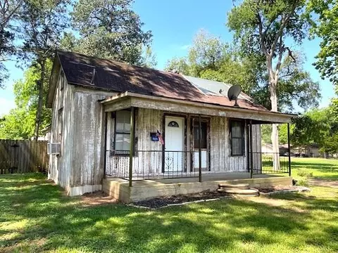 6211 Gresham St, Wallis, TX 77485