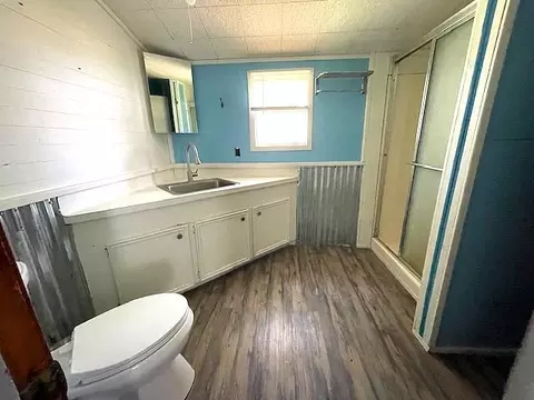 Bath - 6211 Gresham St, Wallis, TX 77485 photo 1 of 1
