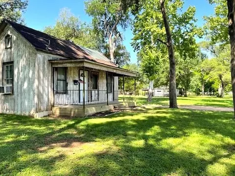 Exterior - 6211 Gresham St, Wallis, TX 77485 photo 12 of 12