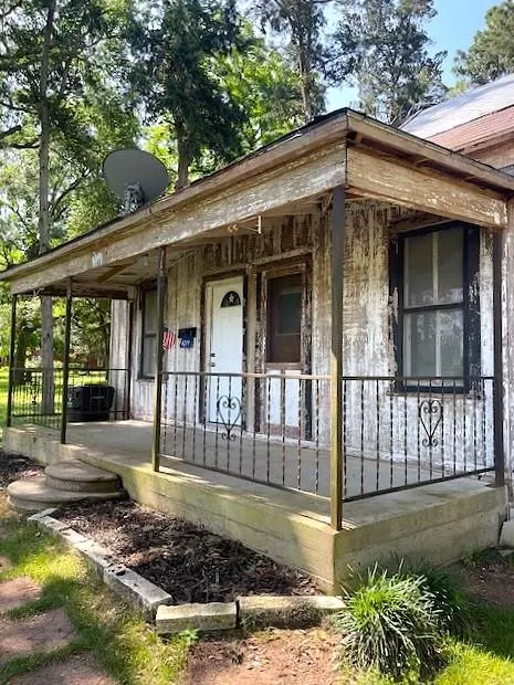 Exterior - 6211 Gresham St, Wallis, TX 77485 photo 11 of 12