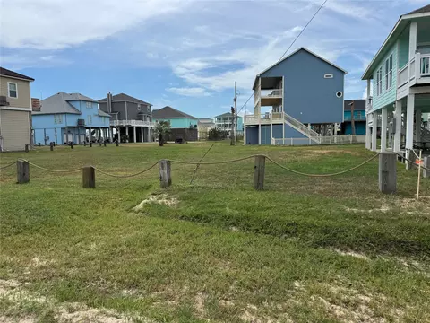 827 O Neil Rd, Bolivar Peninsula, TX 77650