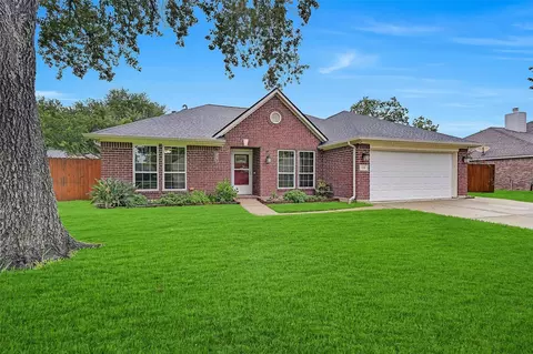2220 Manchester Ln, Pearland, TX 77581