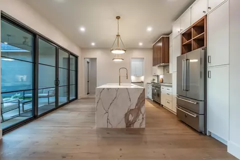 309 Avenue Of Oaks St, Houston, TX 77009