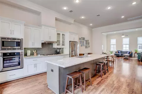 1348 W 25th St, Houston, TX 77008