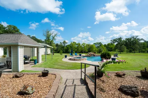 92 Canyon Run Blvd, Huntsville, TX 77320