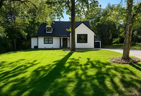 2130 Avenue N 12, Huntsville, TX 77340