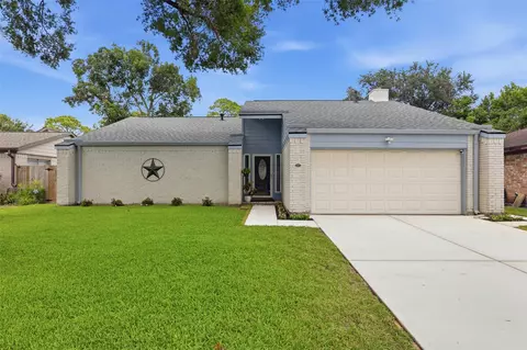 16319 Mill Point Dr, Houston, TX 77059