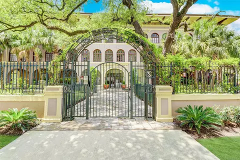 2700 Albany St #3B, Houston, TX 77006
