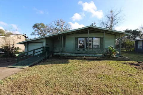 430 Winding Way St, Lake Jackson, TX 77566