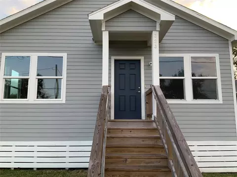 323 E Murrill St, Baytown, TX 77520