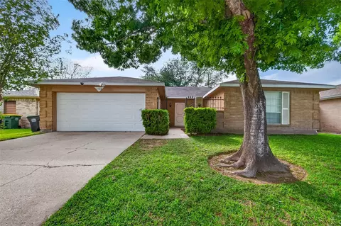 1122 Woodbridge Ave, Pearland, TX 77584