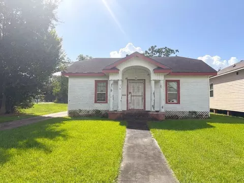 3142 7th St, Port Arthur, TX 77642