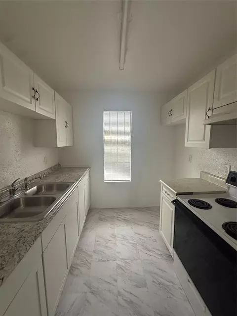 8323 Wilcrest Dr #17002, Houston, TX 77072