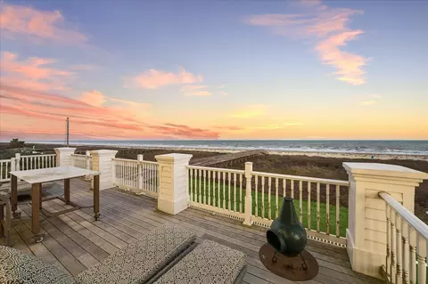 19507 Shores Dr, Galveston, TX 77554