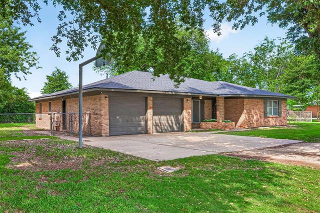9219 Kostelnik St, Needville, TX 77461