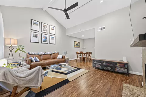 4000 Purdue St #102, Houston, TX 77005