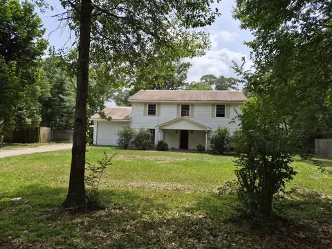 916 Brook Forest Dr, Conroe, TX 77385