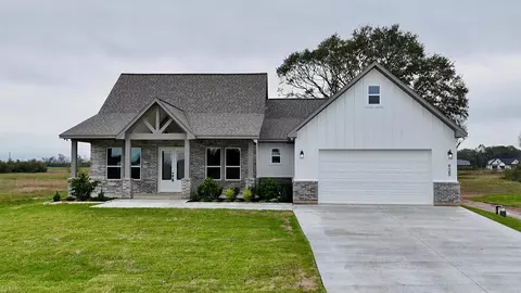 Exterior - 925 Buffalo Trl, Angleton, TX 77515 photo 2 of 2