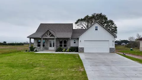 925 Buffalo Trl, Angleton, TX 77515