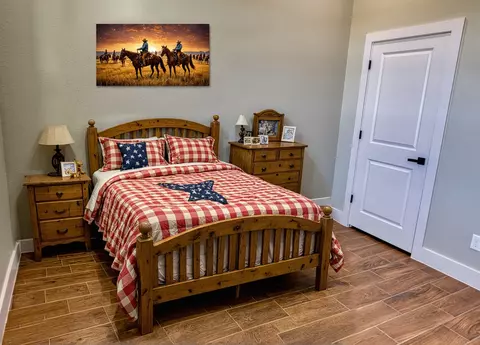 Bedroom - 925 Buffalo Trl, Angleton, TX 77515 photo 7 of 10