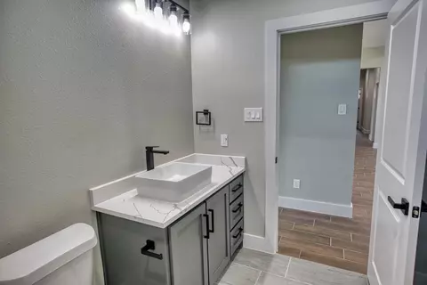 Bath - 925 Buffalo Trl, Angleton, TX 77515 photo 7 of 9