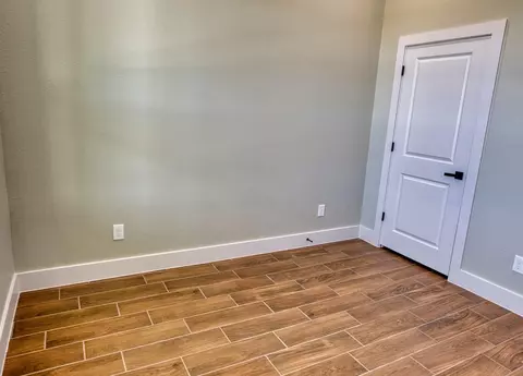 Bedroom - 925 Buffalo Trl, Angleton, TX 77515 photo 8 of 10