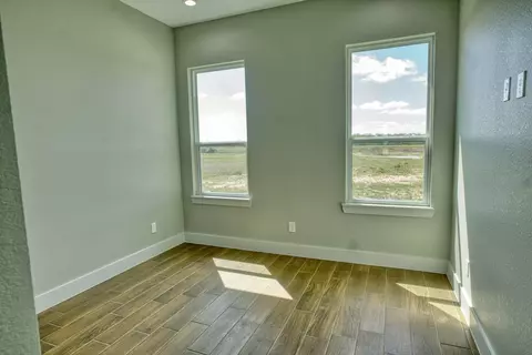 Bedroom - 925 Buffalo Trl, Angleton, TX 77515 photo 9 of 10