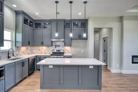 Kitchen - 925 Buffalo Trl, Angleton, TX 77515 photo 6 of 11