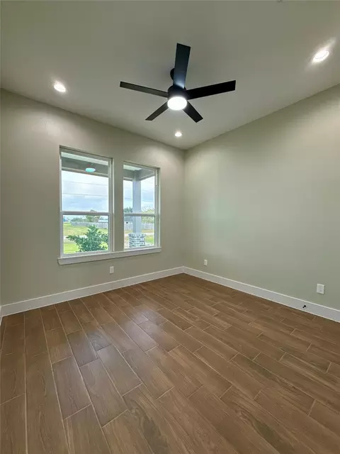 Other - 925 Buffalo Trl, Angleton, TX 77515 photo 4 of 9