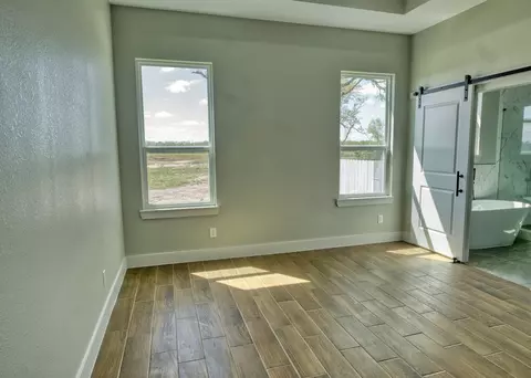 Bedroom - 925 Buffalo Trl, Angleton, TX 77515 photo 4 of 10