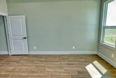 Bedroom - 925 Buffalo Trl, Angleton, TX 77515 photo 3 of 10
