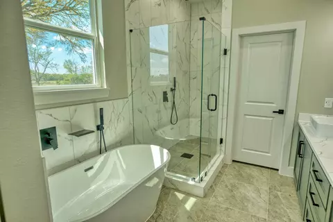 Bath - 925 Buffalo Trl, Angleton, TX 77515 photo 6 of 9