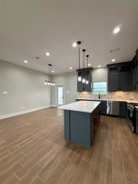 Kitchen - 925 Buffalo Trl, Angleton, TX 77515 photo 1 of 11