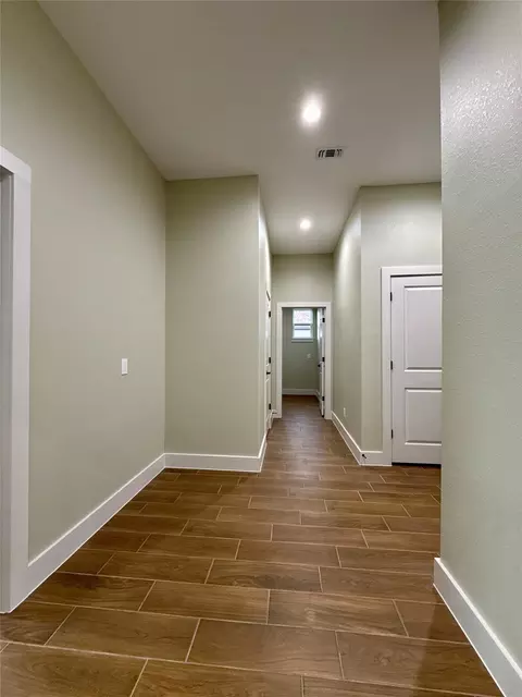 Entry Way - 925 Buffalo Trl, Angleton, TX 77515 photo 1 of 2