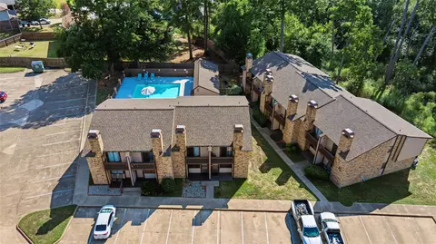 2521 Crosstimbers St #H1, Huntsville, TX 77320
