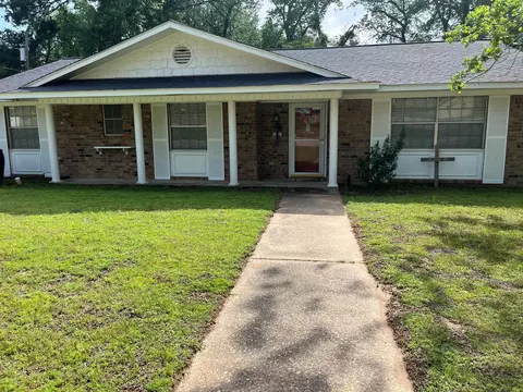 111 Valley Ln, Crockett, TX 75835