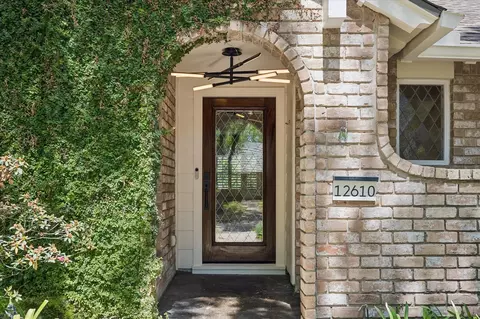 12610 Trail Hollow Dr, Houston, TX 77024