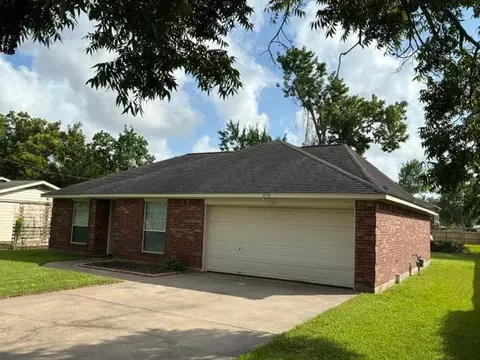 910 Old Angleton Rd, Clute, TX 77531