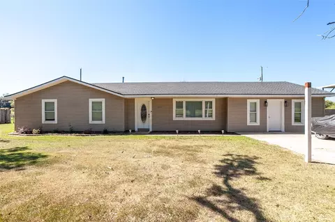 120 Mayflower St, Bridge City, TX 77611