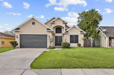 2305 Huntington Dr, Pasadena, TX 77506